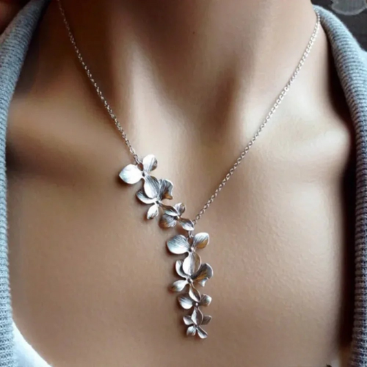 Vintage Silver Flower Necklace